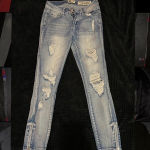 Ankle length ripped jeans